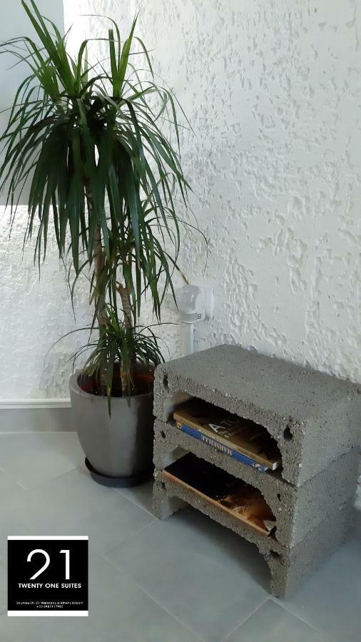 21 Suites Deluxe Stay Near The Airport Markópoulon エクステリア 写真