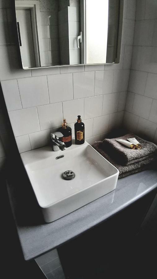 21 Suites Deluxe Stay Near The Airport Markópoulon エクステリア 写真
