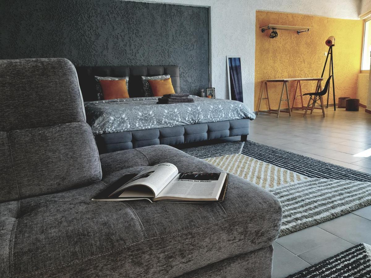 21 Suites Deluxe Stay Near The Airport Markópoulon エクステリア 写真