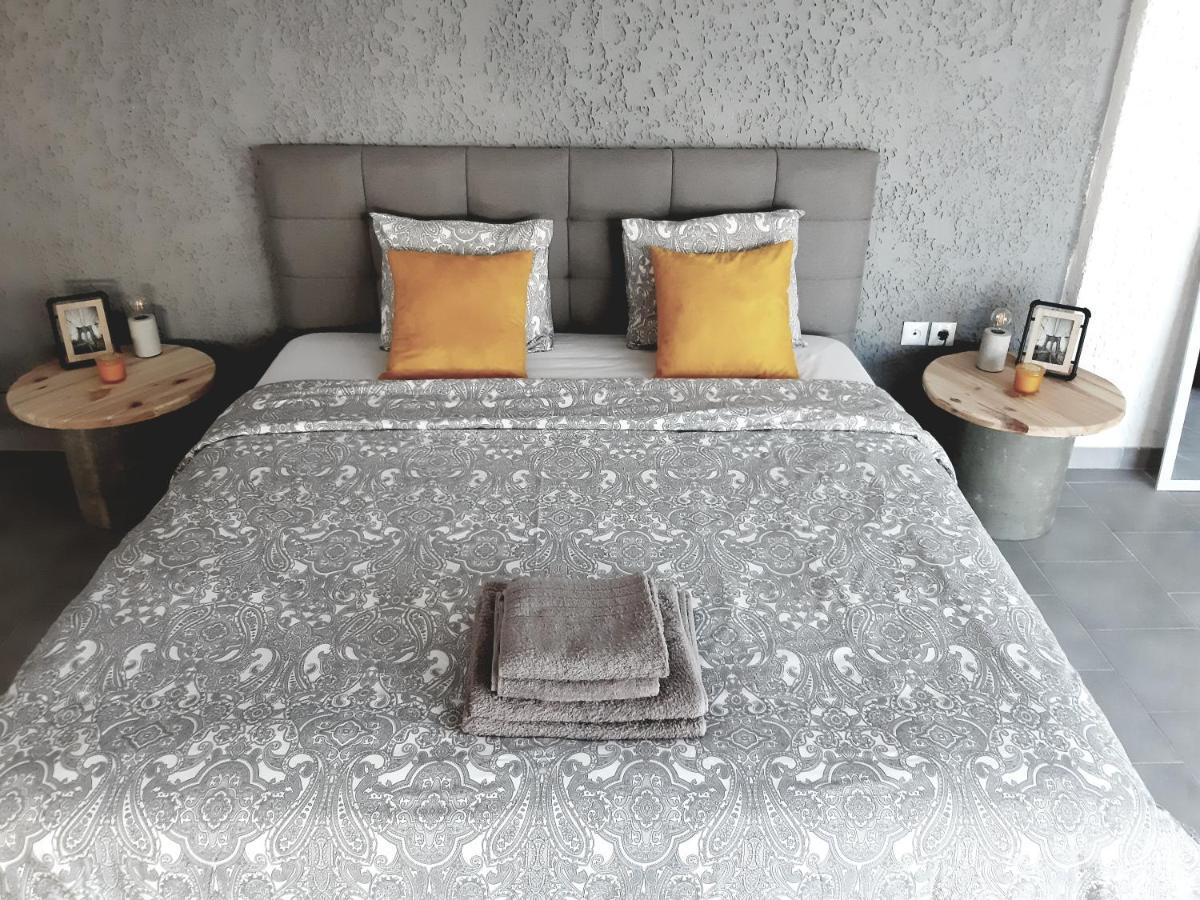 21 Suites Deluxe Stay Near The Airport Markópoulon エクステリア 写真